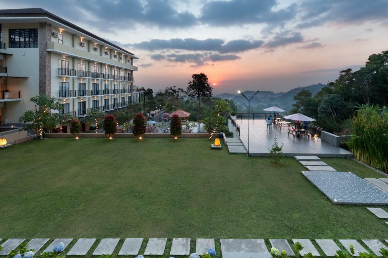 Nava Hotel Tawangmangu Exterior foto